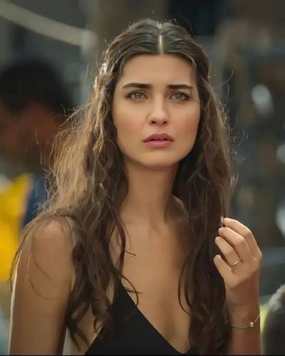 Tuba Büyüküstün seksi ifşa fotoğrafı 67614