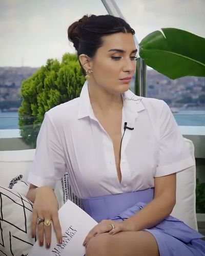 Tuba Büyüküstün seksi ifşa fotoğrafı 67612