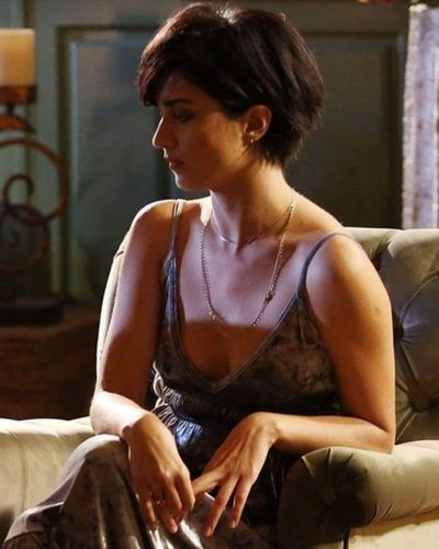 Tuba Büyüküstün seksi ifşa fotoğrafı 67608