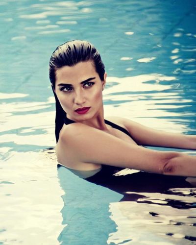 Tuba Büyüküstün seksi ifşa fotoğrafı 67606