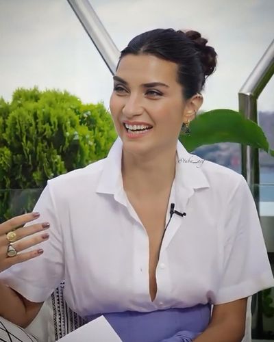 Tuba Büyüküstün seksi ifşa fotoğrafı 67604