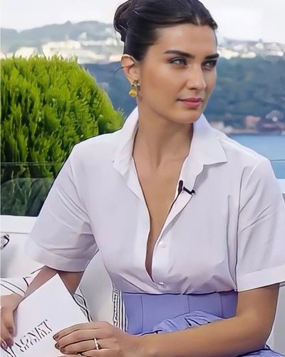 Tuba Büyüküstün seksi ifşa fotoğrafı 67597