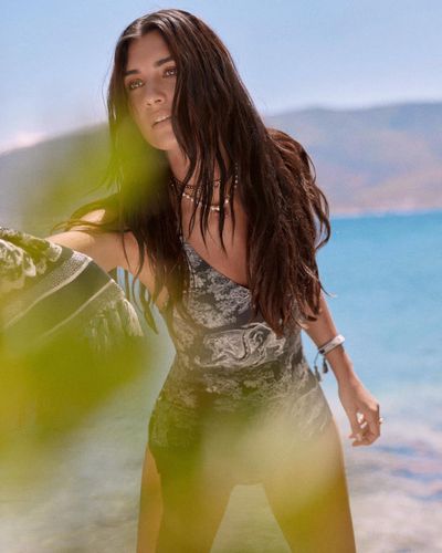 Tuba Büyüküstün seksi ifşa fotoğrafı 67591