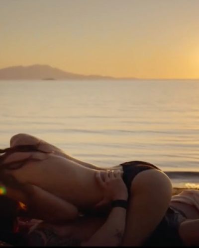 Tuba Büyüküstün seksi ifşa fotoğrafı 67579