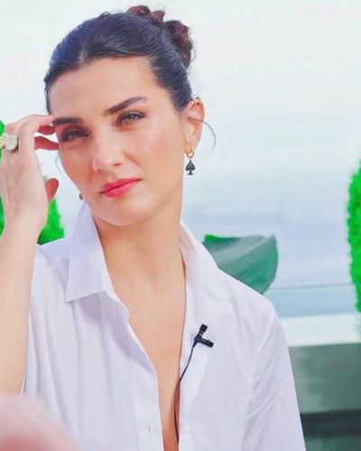 Tuba Büyüküstün seksi ifşa fotoğrafı 67576