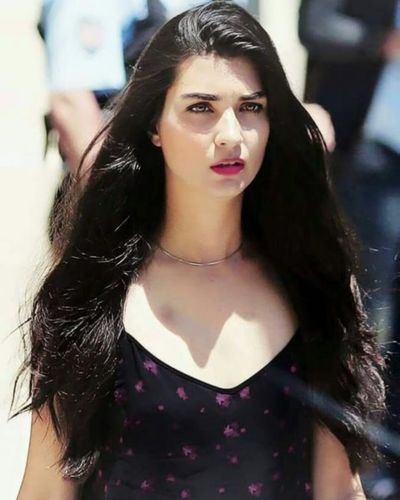 Tuba Büyüküstün seksi ifşa fotoğrafı 67573