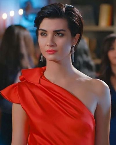 Tuba Büyüküstün seksi ifşa fotoğrafı 67567