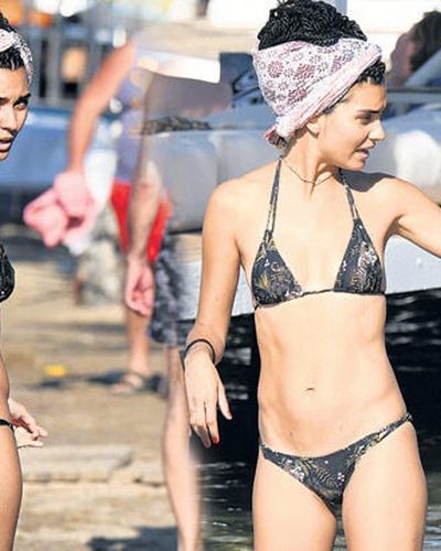 Tuba Büyüküstün seksi ifşa fotoğrafı 67514