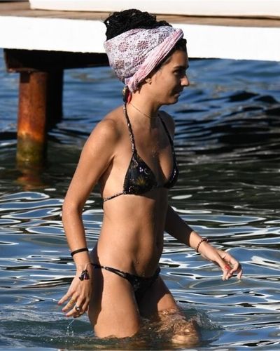 Tuba Büyüküstün seksi ifşa fotoğrafı 67508