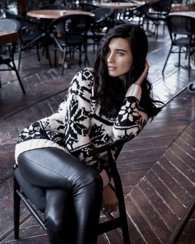 Tuba Büyüküstün seksi ifşa fotoğrafı 67490