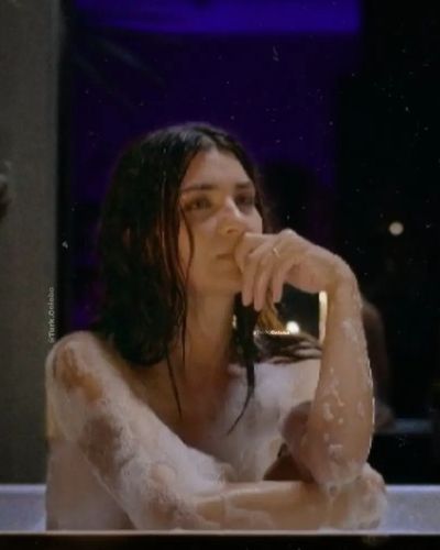 Tuba Büyüküstün seksi ifşa fotoğrafı 520