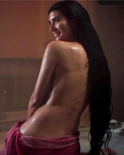 Tuba Büyüküstün seksi ifşa fotoğrafı 540