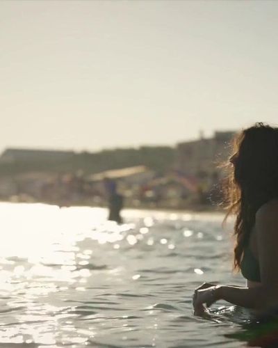 Tuba Büyüküstün seksi ifşa fotoğrafı 34 — Zeytin Ağacı (2022)