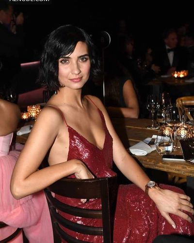 Tuba Büyüküstün seksi ifşa fotoğrafı 6 — Tuba Büyüküstün Sexy Bikini (2022)