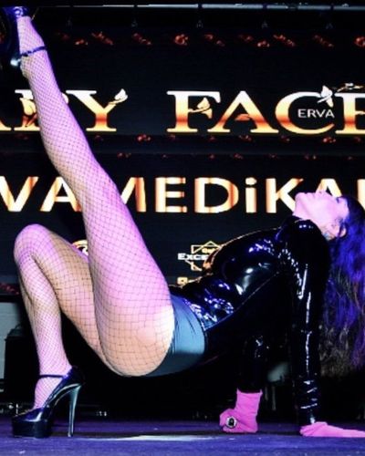 Tuğba Ekinci seksi ifşa fotoğrafı 27