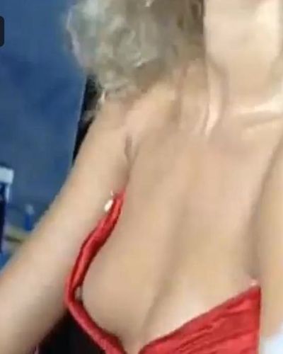 Tuğba Özay seksi ifşa fotoğrafı 1 — Tuğba Özay Showing Her Sexy Nipples (2022)