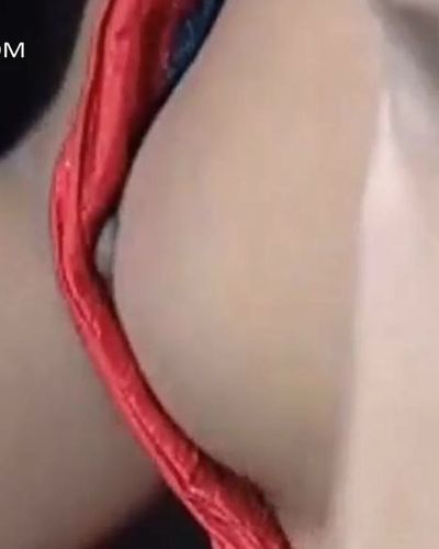 Tuğba Özay seksi ifşa fotoğrafı 3 — Tuğba Özay Showing Her Sexy Nipples (2022)