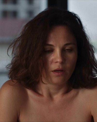 Tülin Özen seksi ifşa fotoğrafı 3 — Bir Başkadır (2020)