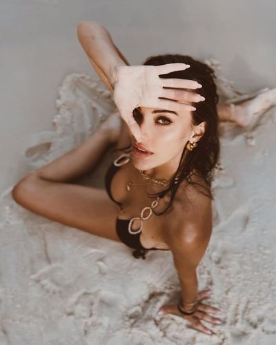 Tuvana Türkay seksi ifşa fotoğrafı 90