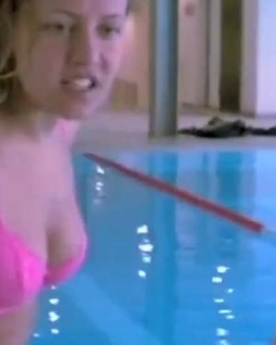 Vildan Atasever seksi ifşa fotoğrafı 11 — İki Genç Kız (2005)