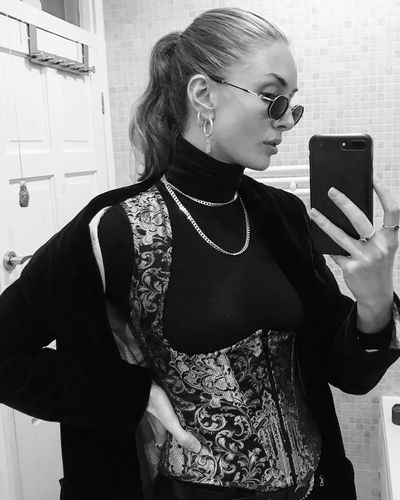 Yasemin Kay Allen seksi ifşa fotoğrafı 66705