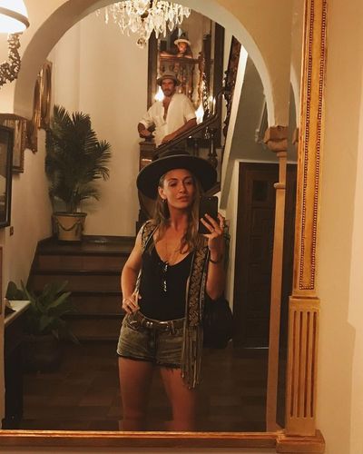 Yasemin Kay Allen seksi ifşa fotoğrafı 66699