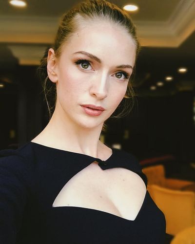Yasemin Kay Allen seksi ifşa fotoğrafı 66676