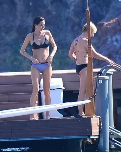 Yasemin Özilhan seksi ifşa fotoğrafı 340
