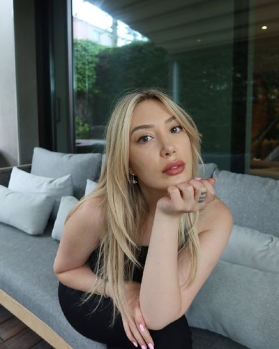Yasmin Erbil seksi ifşa fotoğrafı 134