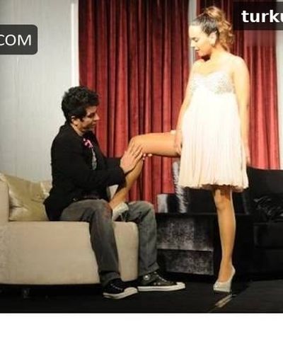 Yeliz Sar seksi ifşa fotoğrafı 19 — İşler Güçler (2003)