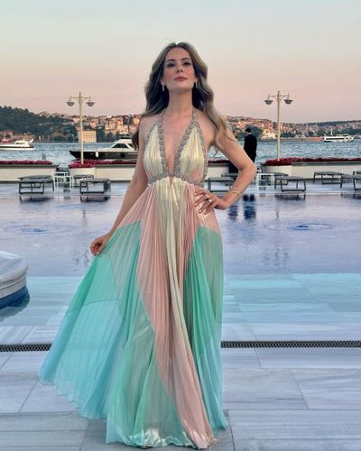 Yıldız Çağrı Atiksoy seksi ifşa fotoğrafı 40