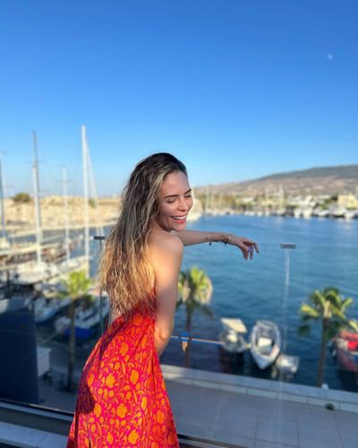 Yıldız Çağrı Atiksoy seksi ifşa fotoğrafı 42