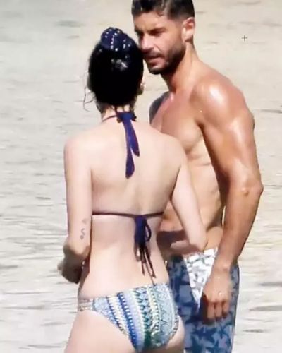Yıldız Çağrı Atiksoy seksi ifşa fotoğrafı 76