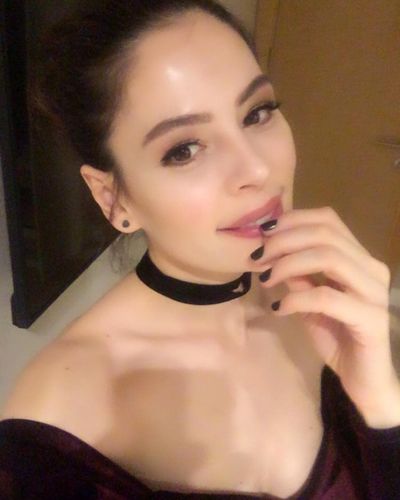 Yıldız Çağrı Atiksoy seksi ifşa fotoğrafı 89
