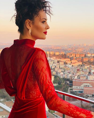 Yıldız Çağrı Atiksoy seksi ifşa fotoğrafı 94