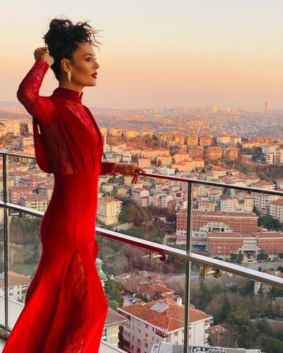 Yıldız Çağrı Atiksoy seksi ifşa fotoğrafı 96