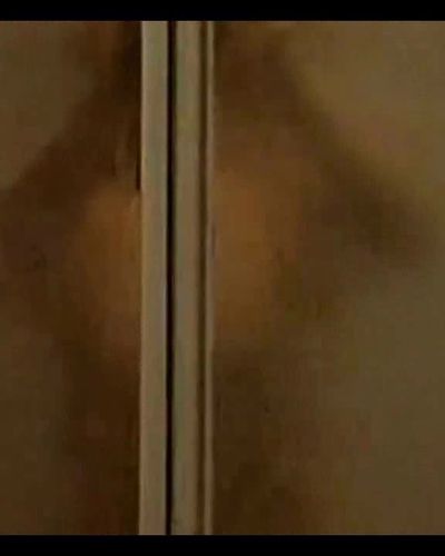 Yıldız Kaplan seksi ifşa fotoğrafı 4 — Nude Shower Scene (2022)