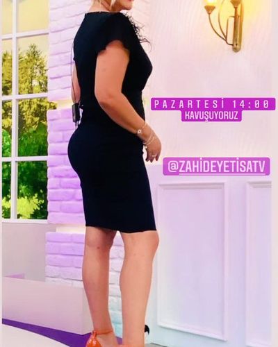 Zahide Yetiş seksi ifşa fotoğrafı 1