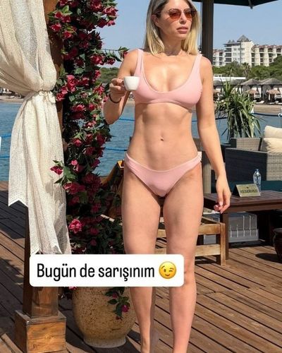 Zehra Bora seksi ifşa fotoğrafı 9