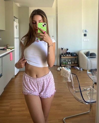 Zeybik seksi ifşa fotoğrafı 100
