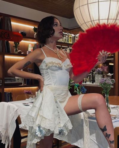 Zeynep Bastık seksi ifşa fotoğrafı 100