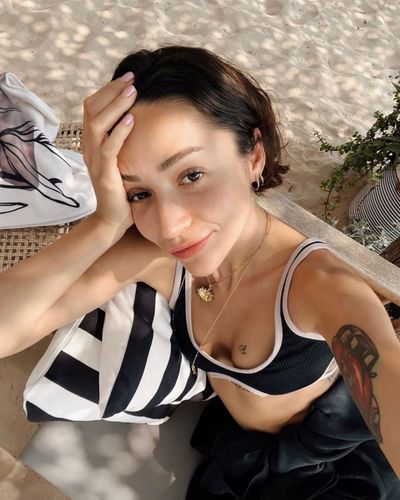 Zeynep Bastık seksi ifşa fotoğrafı 130