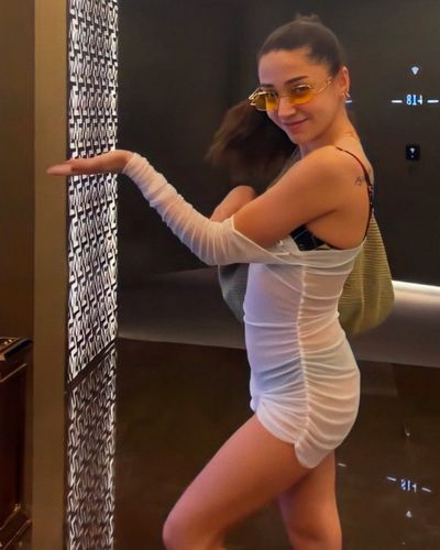 Zeynep Bastık seksi ifşa fotoğrafı 17561