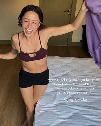 Zeynep Bastık seksi ifşa fotoğrafı 62