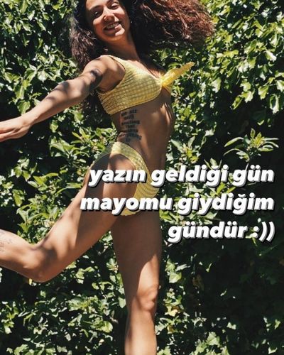Zeynep Bastık seksi ifşa fotoğrafı 688