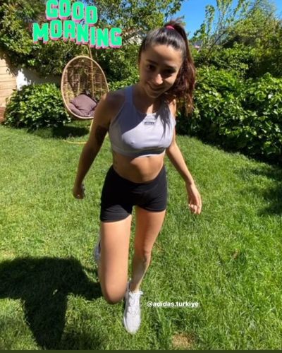 Zeynep Bastık seksi ifşa fotoğrafı 690