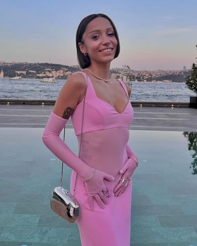 Zeynep Bastık seksi ifşa fotoğrafı 730