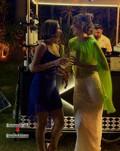 Zeynep Bastık seksi ifşa fotoğrafı 763