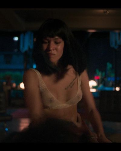 Zeynep Yüce seksi ifşa fotoğrafı 15 — İlk ve Son (2021)